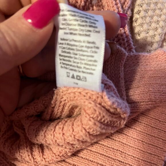 Time & Tru Medium Pink Cropped Sweater W/ Buttons - Picture 11 of 12